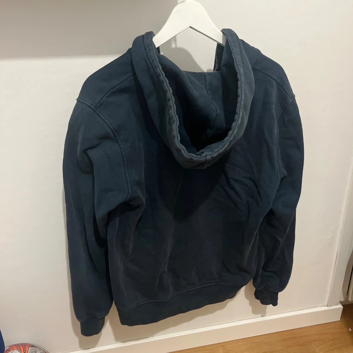 Mörkblå hoodie med dragkedja från Colorful Standard - 1