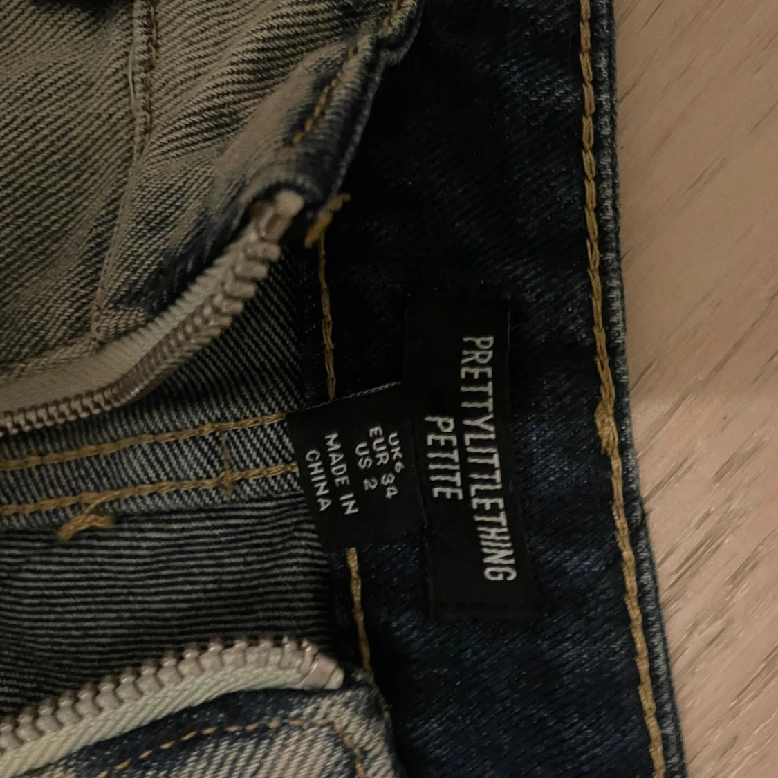 Blå jeans från PrettyLittleThing - 2