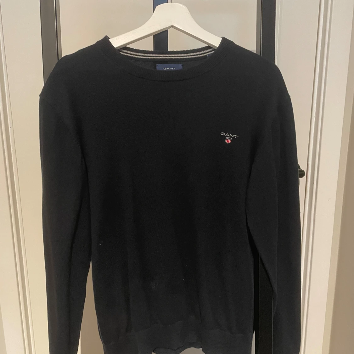 Svart stickad tröja från Gant - 1