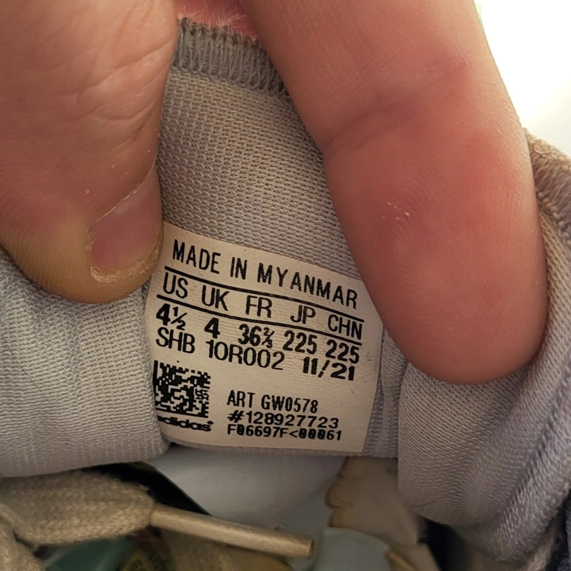 Adidas sneakers i grått och vitt EUR 36 2/3 - 2