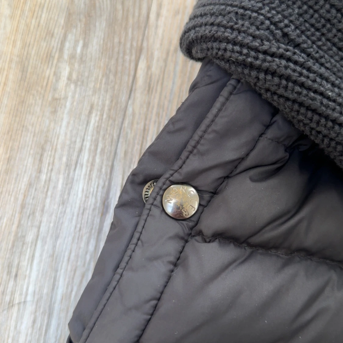 Svart dunjacka från Moncler med huva - 2