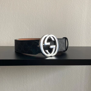 Gucci bälte - Gucci bälte med snygg och unik design. Storlek 110. Helt by aldrig använd. Postar inom 24 timmar. Kan mötas upp i Stockholm. Skriv gärna för fler frågor eller bilder.