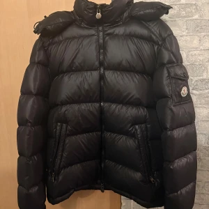 Moncler Maya jacket - Säljer min Moncler Maya jacket 
