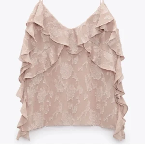 topp - fin topp från Zara, säljer den då den inte kommit till användning och är lite för stor för mig!💓