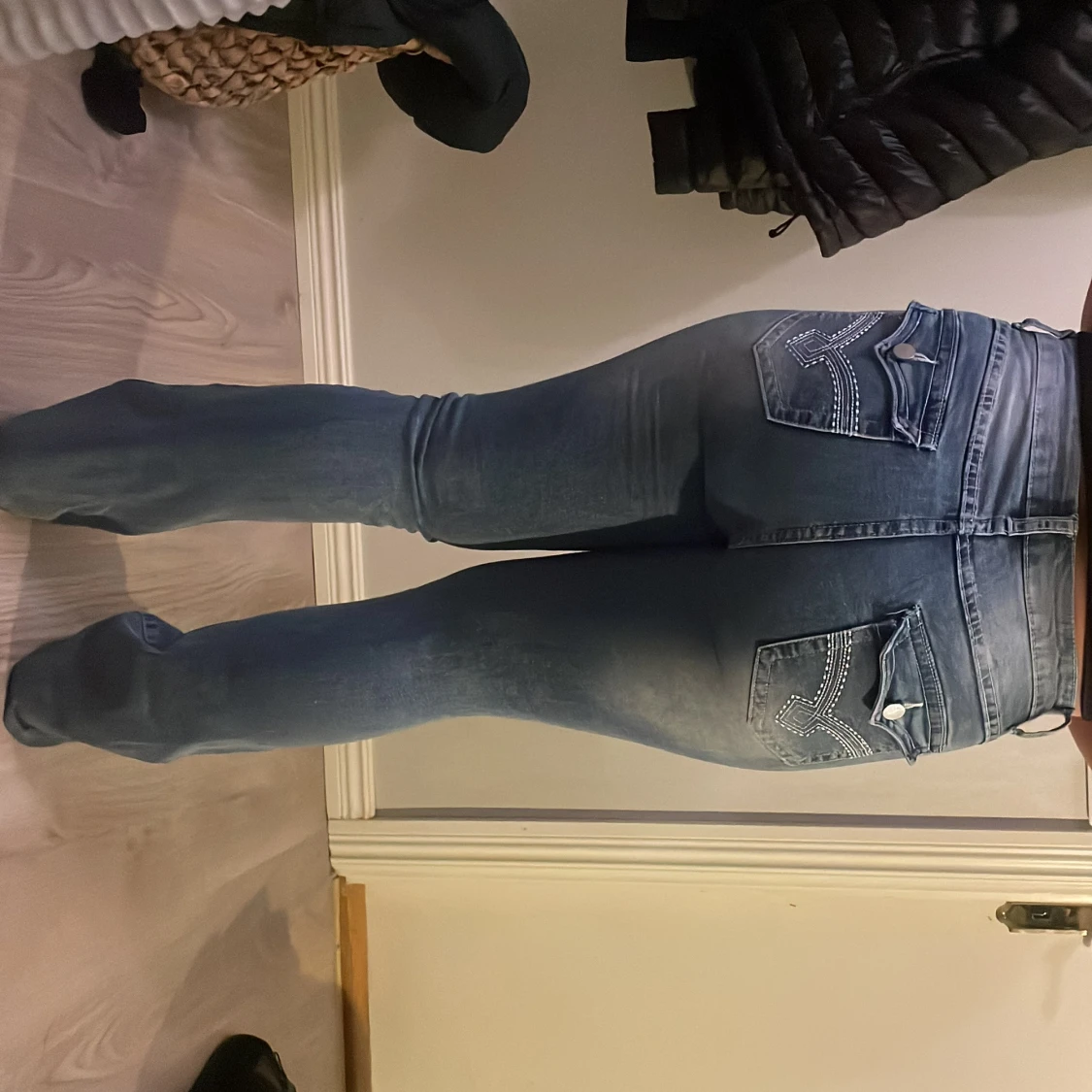 Blå bootcut jeans med detaljer - 4