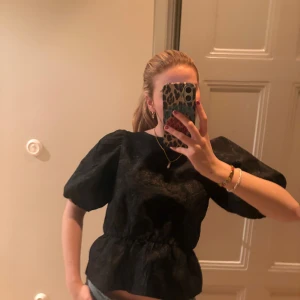 Söt topp - Super sött topp i storleken S inte heller så använd 