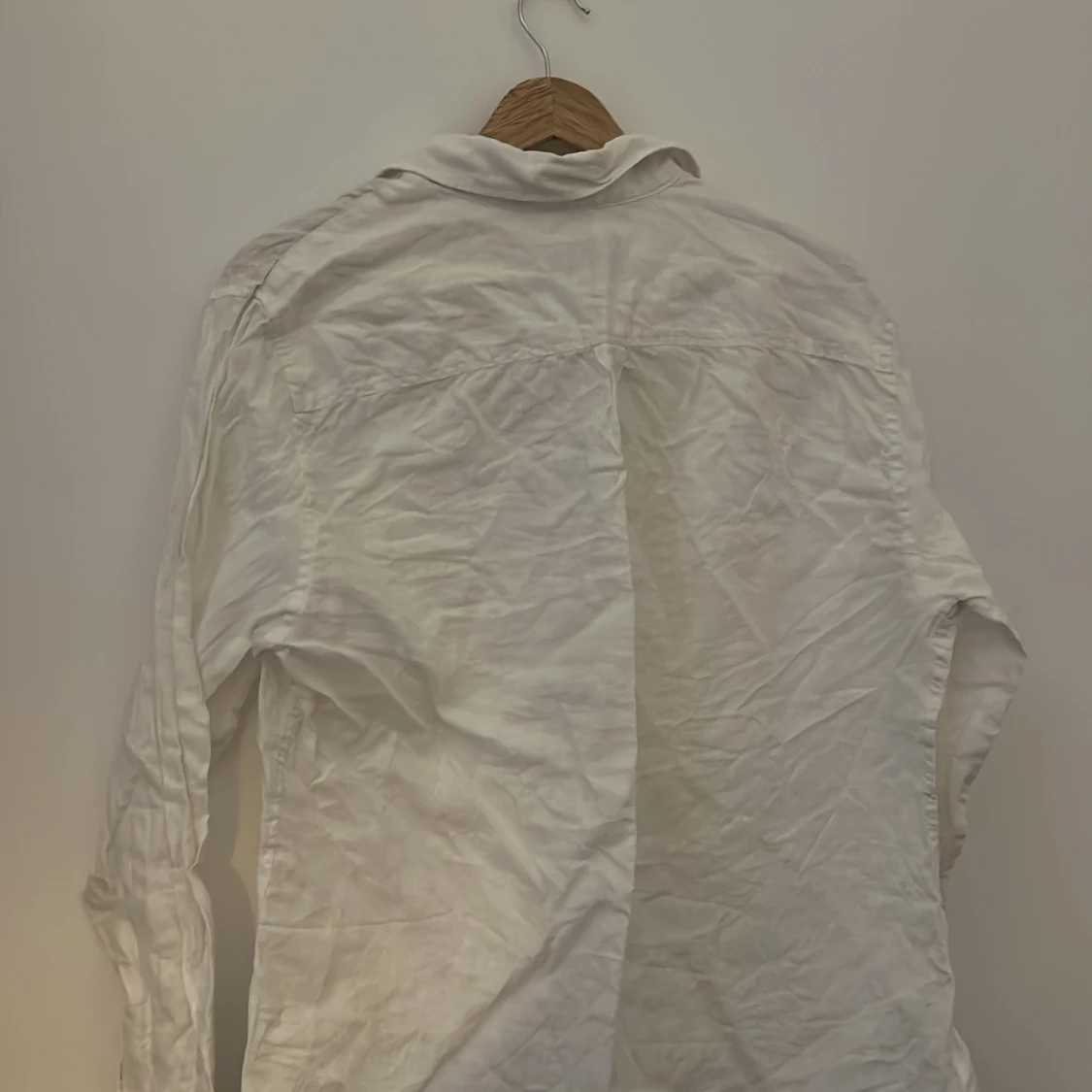 Vit linneskjorta från Dressmann - 2