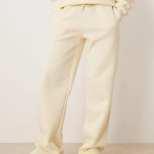 Ljusgula raka mjukisbyxor M - Helt nya storlek M jätte fint och bekvämt 