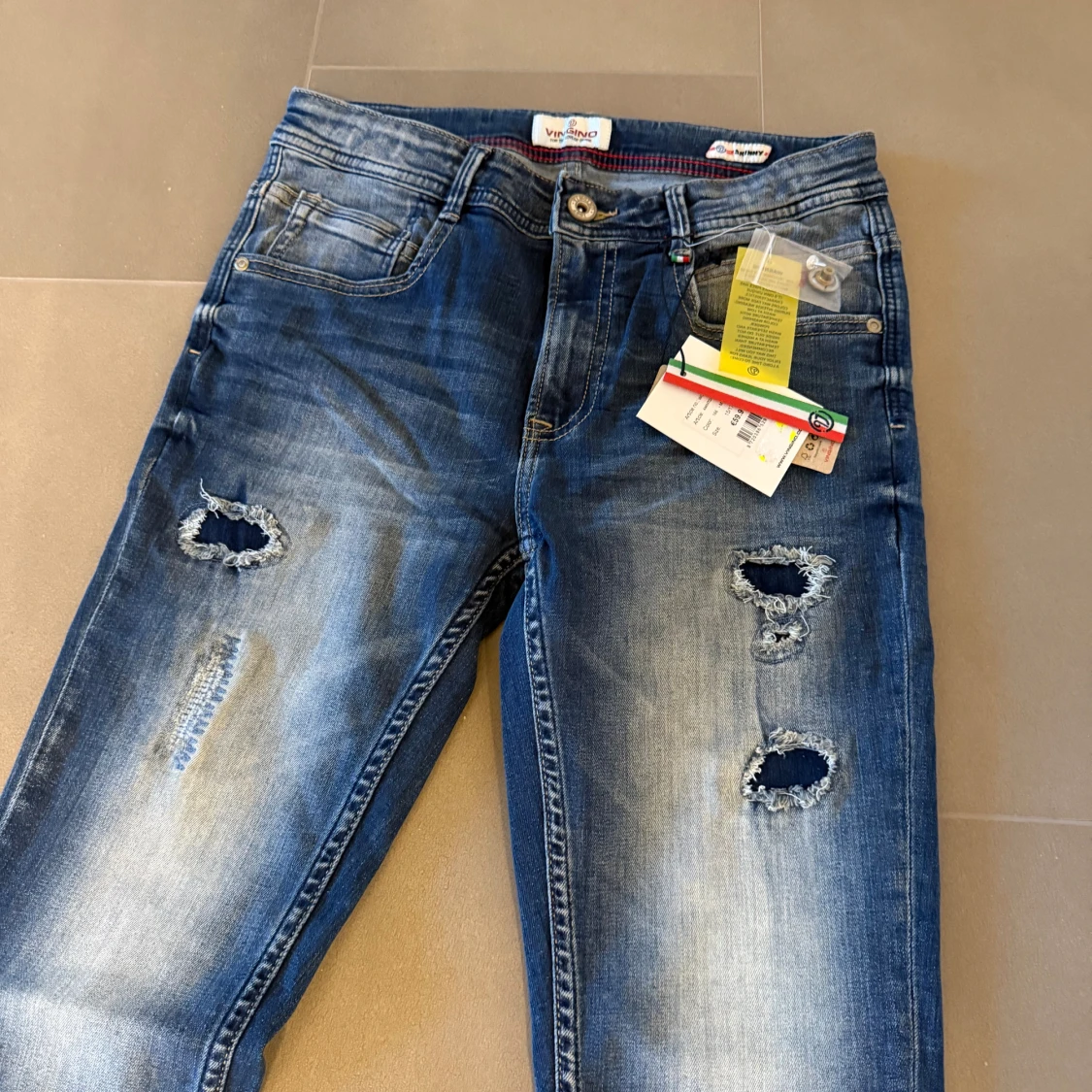 Blå slitna jeans från Vespino - 1