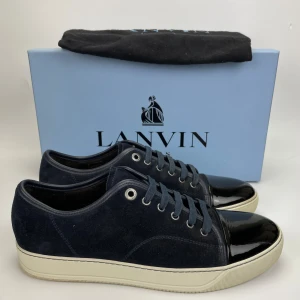Lanvin skor - Hej! Säljer nu dessa sjukt snygga lanvin skor. Skorna är i toppskick! Har begränsat antal boxar och dustbag. Hör av dig vid frågor. 