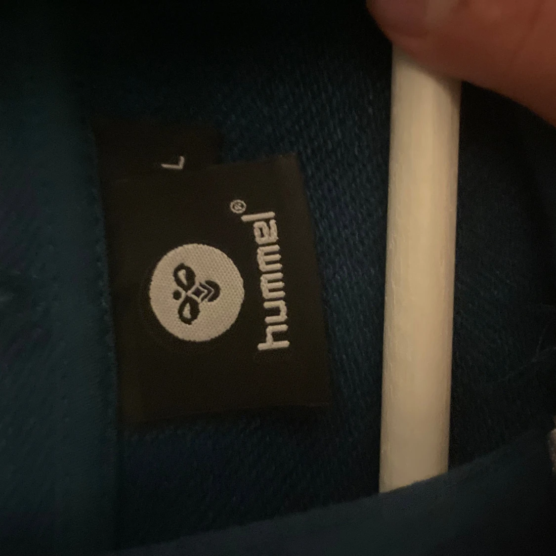 Blåvit hoodie från Hummel med dragkedja - 2
