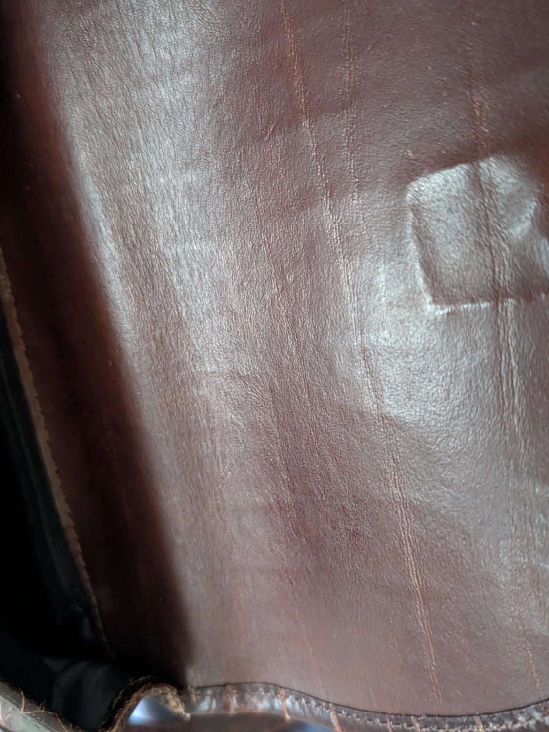 Brun axelväska i skinn med krokoprägling - 2