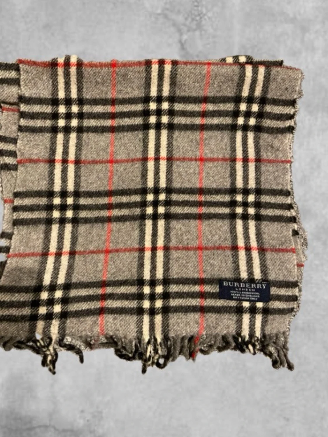 Grå burberry scarf