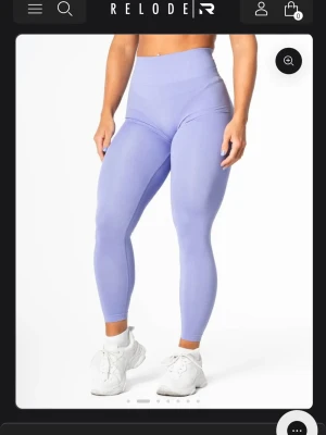 Lila Prime scrunch tights  - Säljer ett par lila träningsbyxor från Relode. Knappast använda i storlek XS. Originalpris 599, säljer för 300kr 