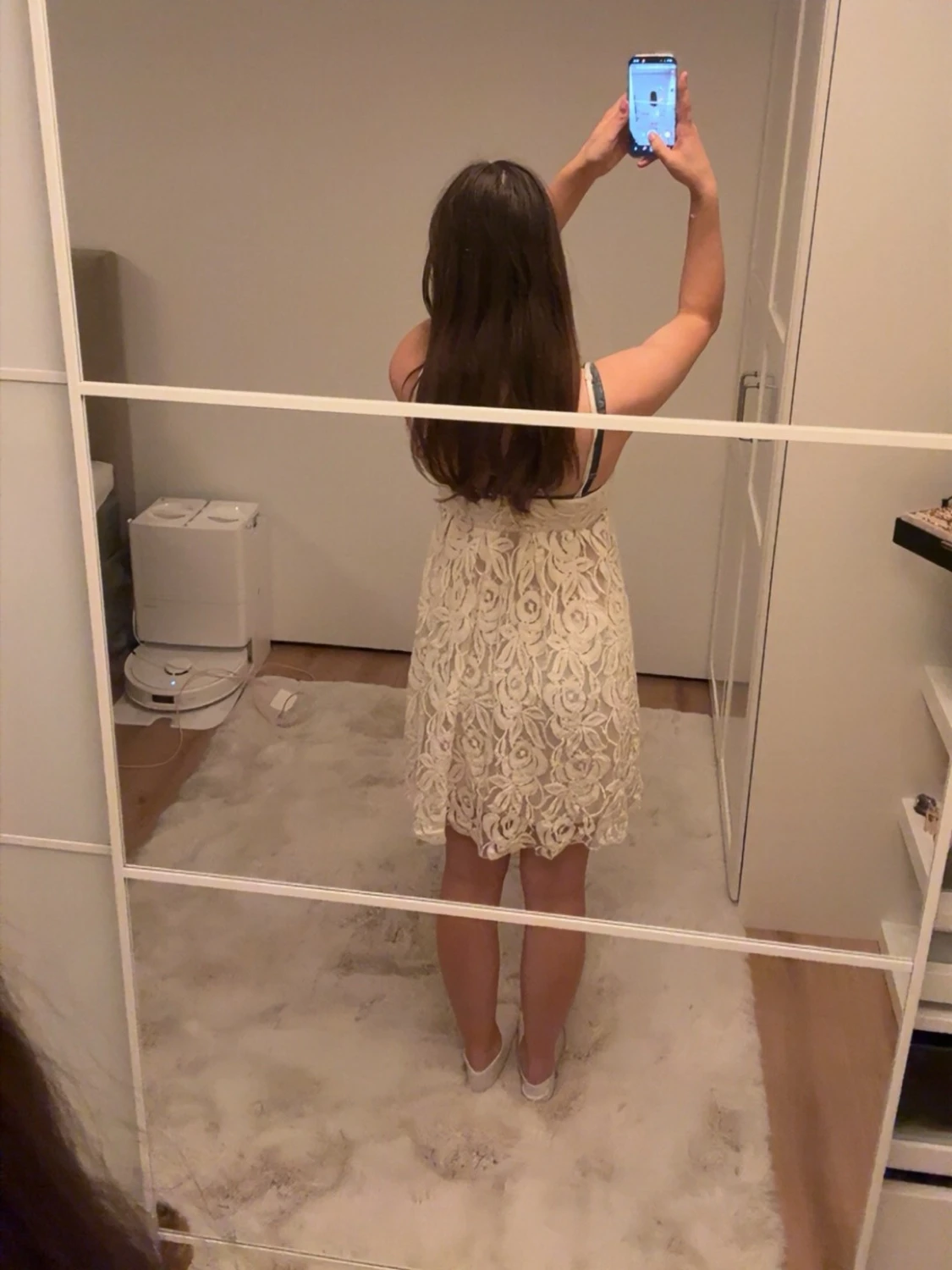 Vit/beigefärgad spetsklänning - 1