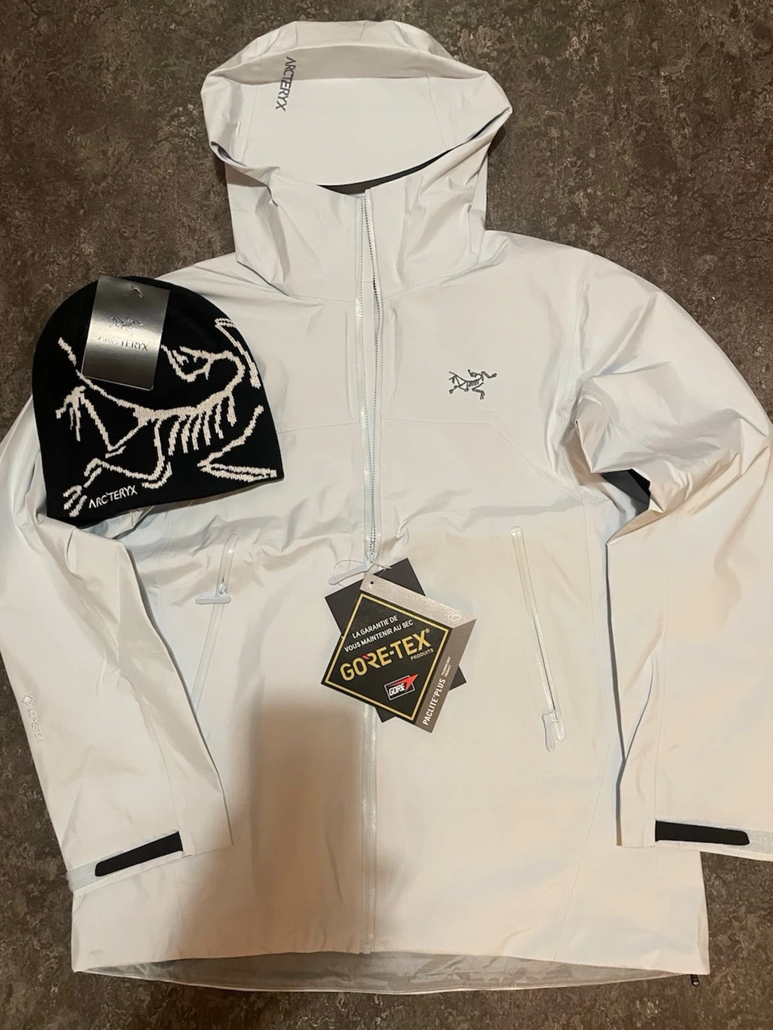 Arcteryx skidjacka mössa på köpet!