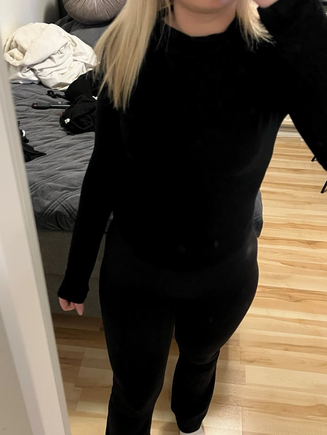 Svart tight tröja med rynk på sidan 