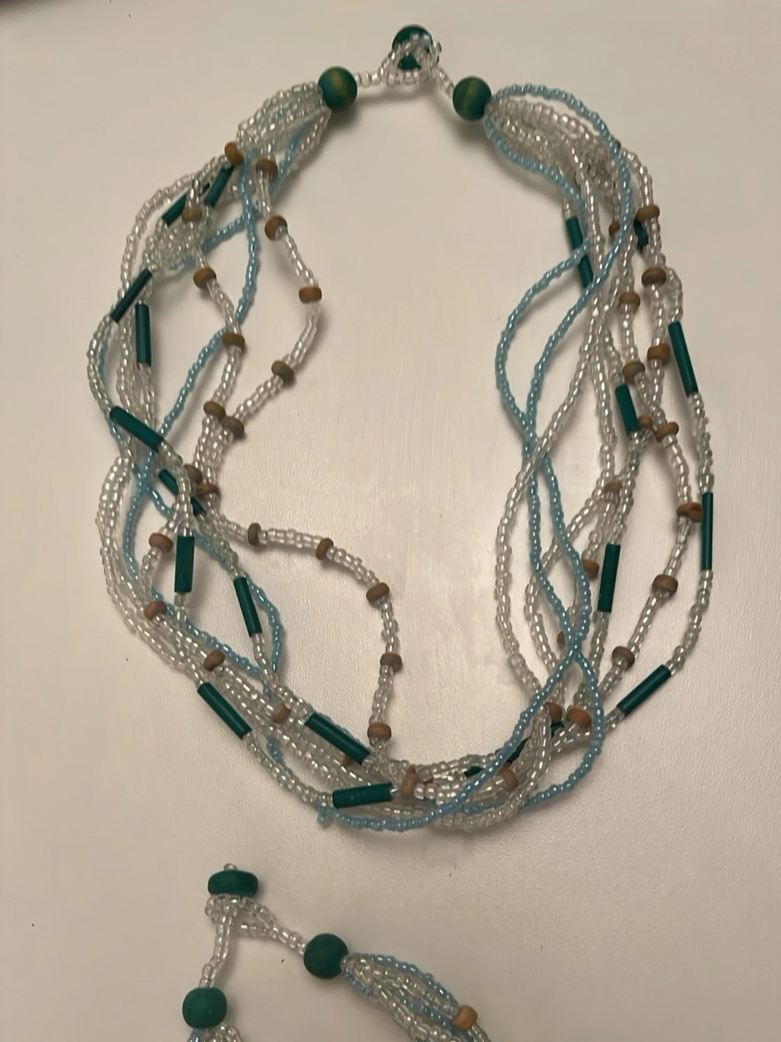 Pärlset halsband och armband blå/vit