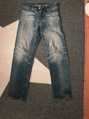 Selvedge jeans  - Riktigt snygga selvedge jeans, i cool tvätt. Storlek 27:32, men skulle säga att midjan är runt en w29-30 