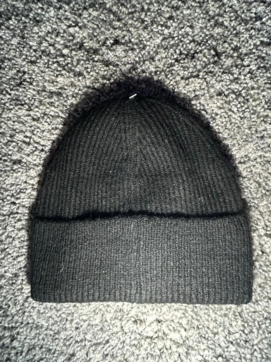 Svart stickad mössa från Ami - 1