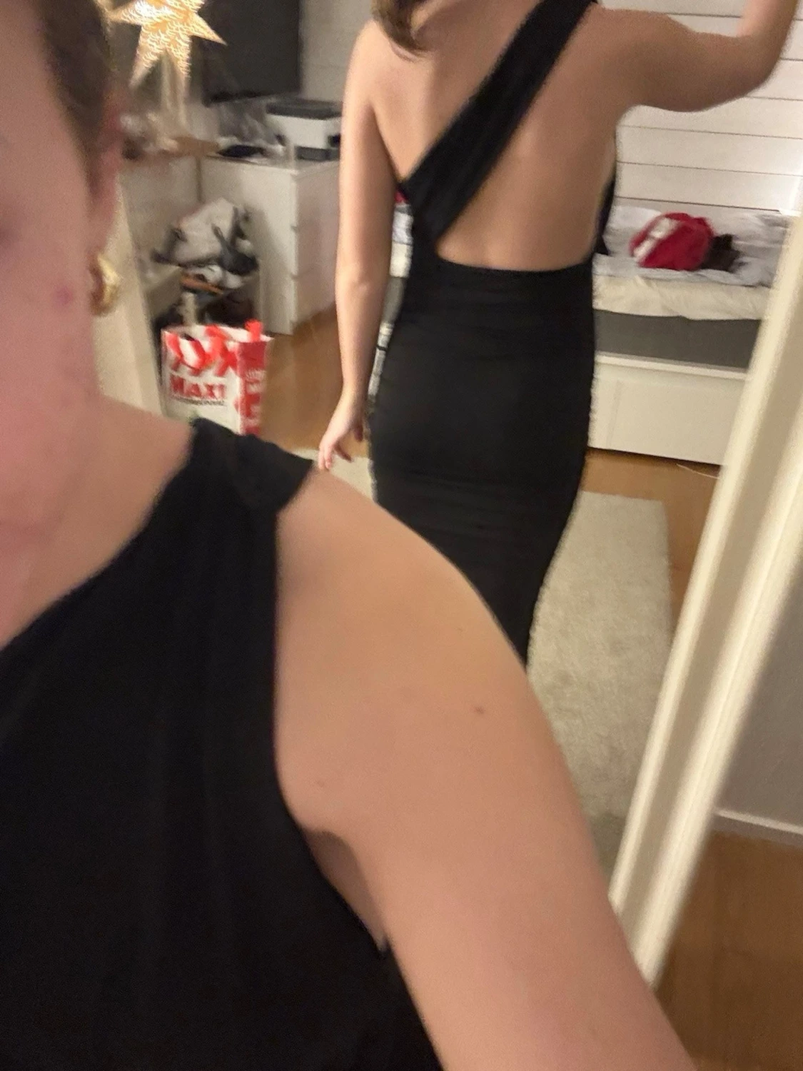 Svart one shoulder klänning NA-KD - 1