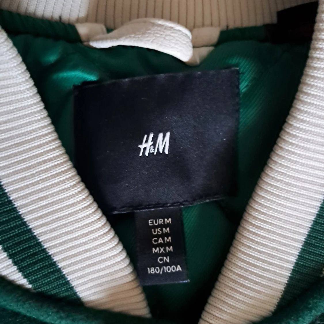 Grön och vit bomberjacka H&M Hawkins - 2