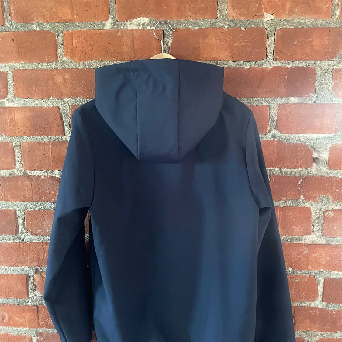 Mörkblå vindjacka från Jack & Jones - 1