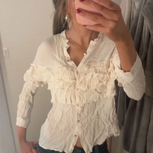 Blus - LÅNAD BILD❣️ köpt från en tjej på plick, knappt använd, köpt i Turkiet på Zara🩷🩷