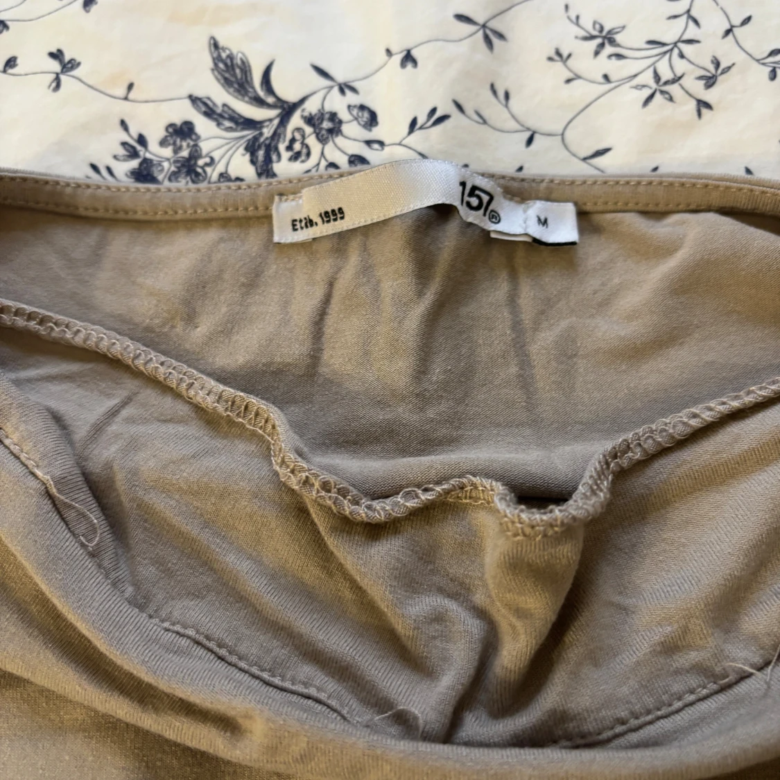 Beige ärmlös topp från 157 - 1