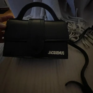 Väska - Svart väska aldrig använd helt ny