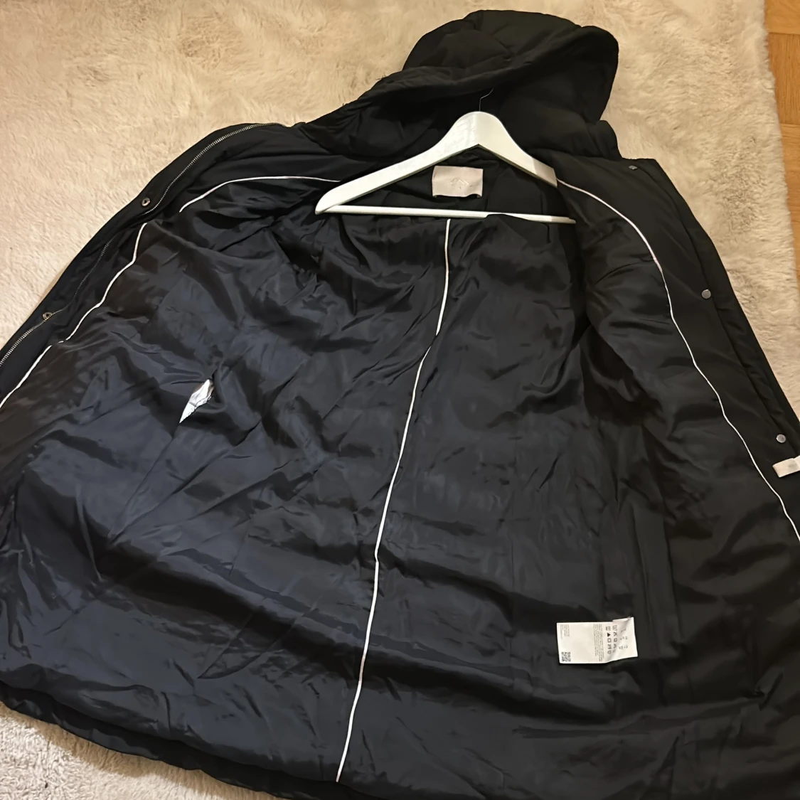 Svart lång pufferjacka från HUGO  BOSS - 2