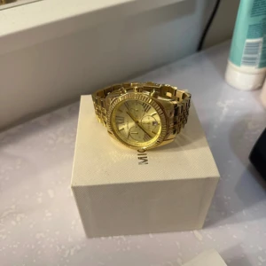 Micheal kors klocka - Superbra skick. Äkta. Äktaheten går att bevisa! Längden går att justera