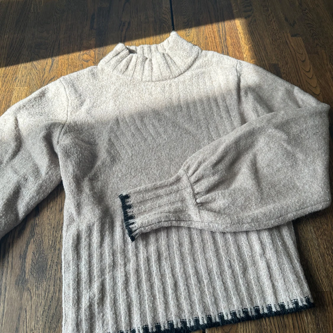 Beige stickad polotröja från Bubbleroom - 3