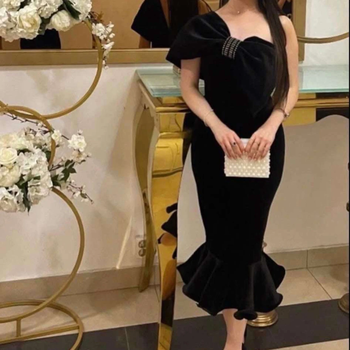 Svart långklänning med volang - 4