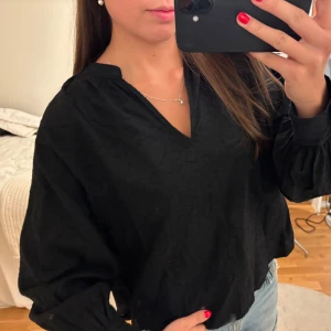 Svart blus  - Hm 