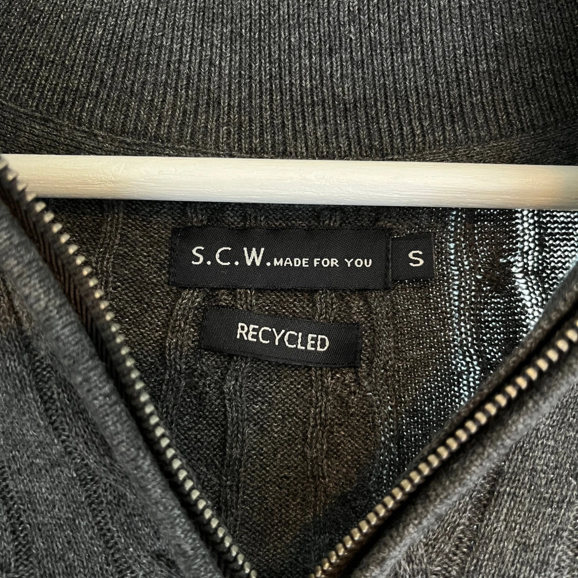 Mörkgrå halv zip sweatshirt  - 1