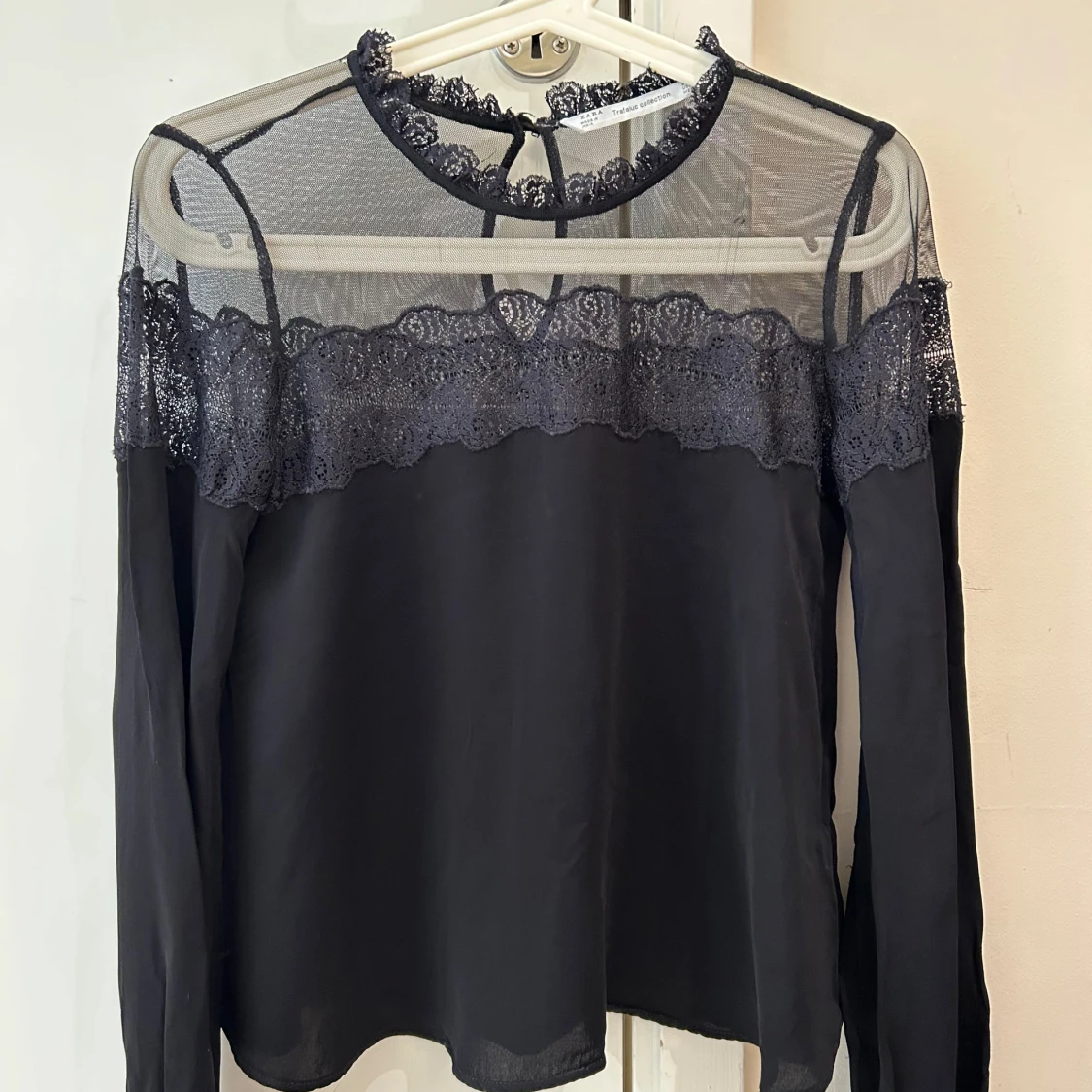 Svart spetsblus från Zara Trafaluc