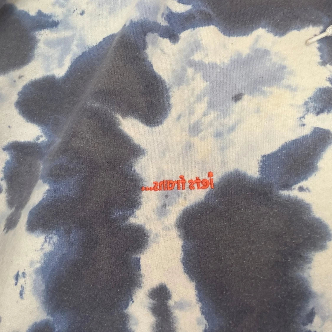 Blå tie-dye hoodie från Ideas Friends - 2