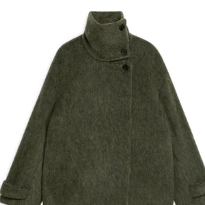 Kappa Arket Sökes  - Kappa arket Sökes. Grön, beige, svart och liknande denna modell från arket är av intresse. Stl 42/44 är av intresse. Om du har något att sälja hör av dig, pris kommer vi överens om🌸