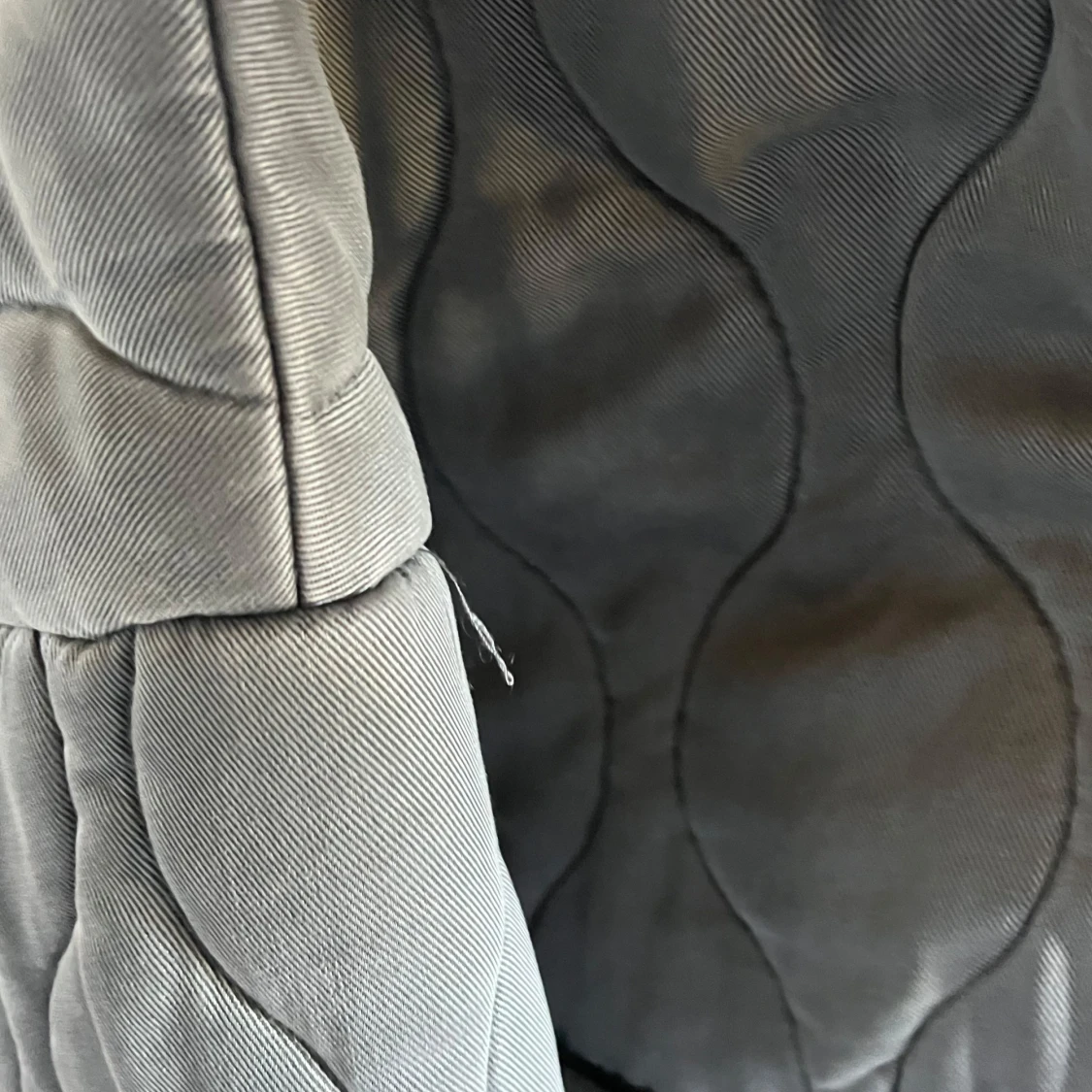 Grå quiltad jacka från Zara XS - 4