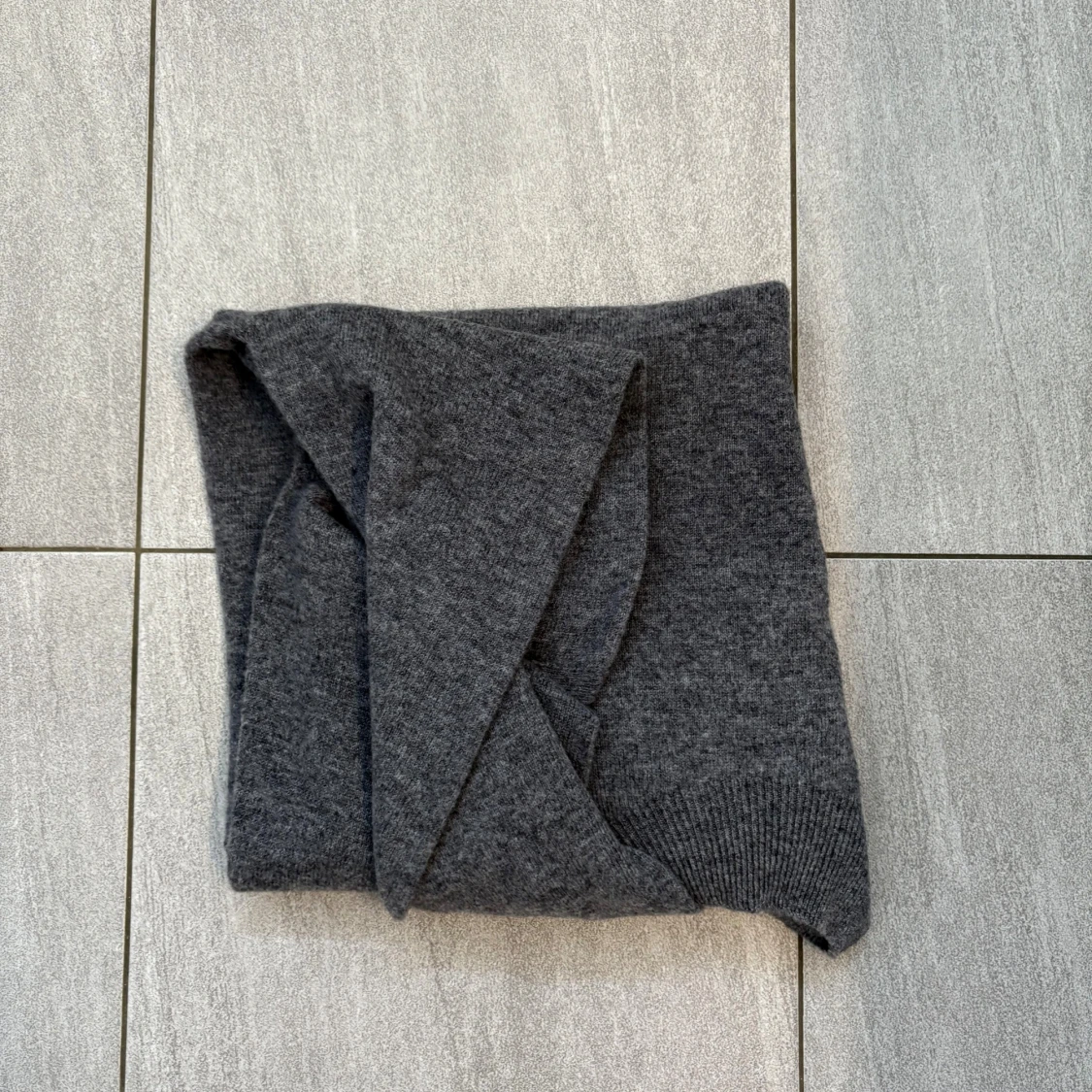 Grå stickad polotröja - 3