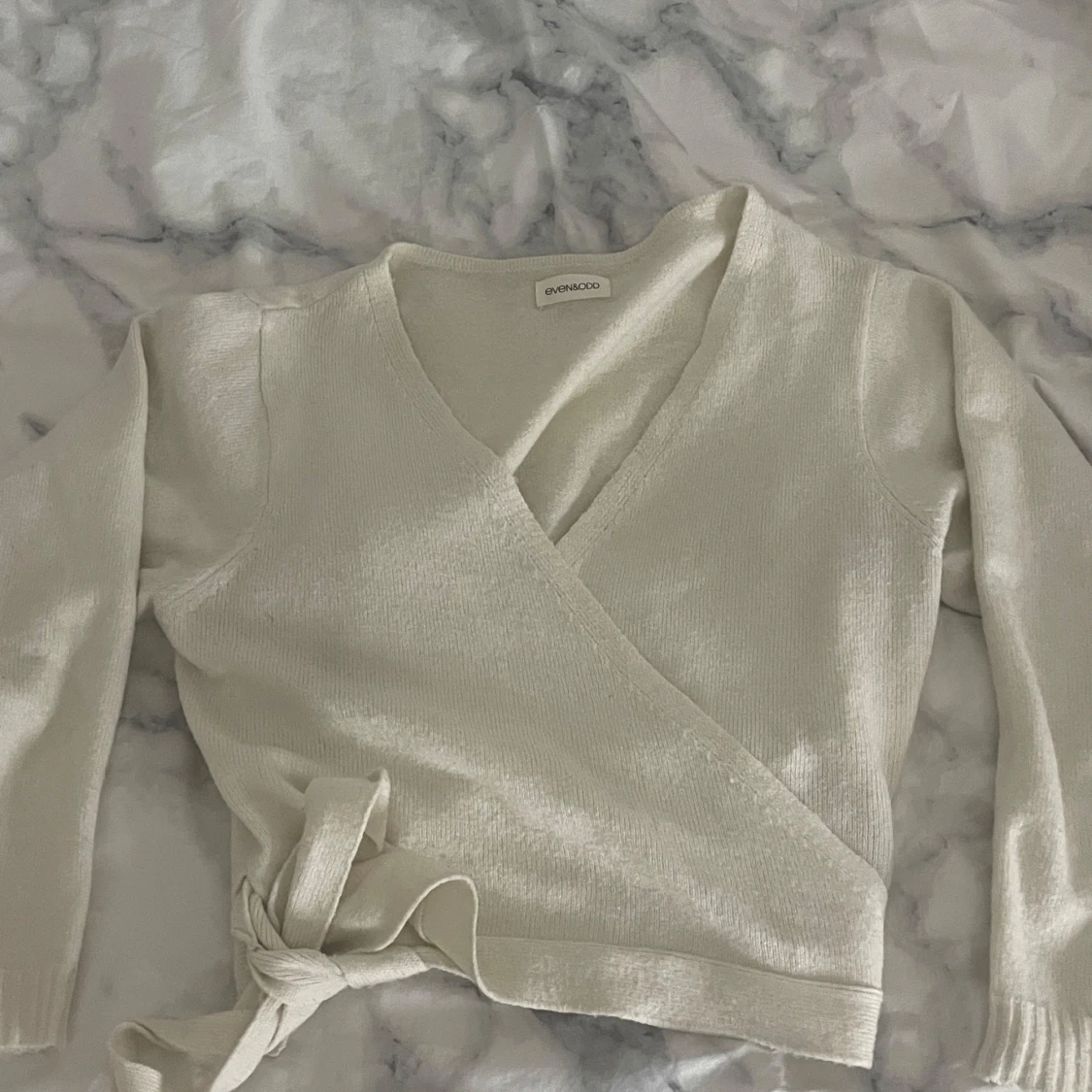 Beige omlottkofta från Even&Odd