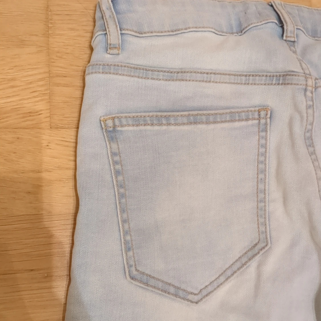 Ljusblå bootcut jeans från Lindex - 2