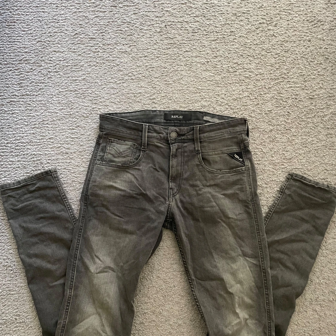 Grå Replay jeans, modell Anbass W28 L32 - 2