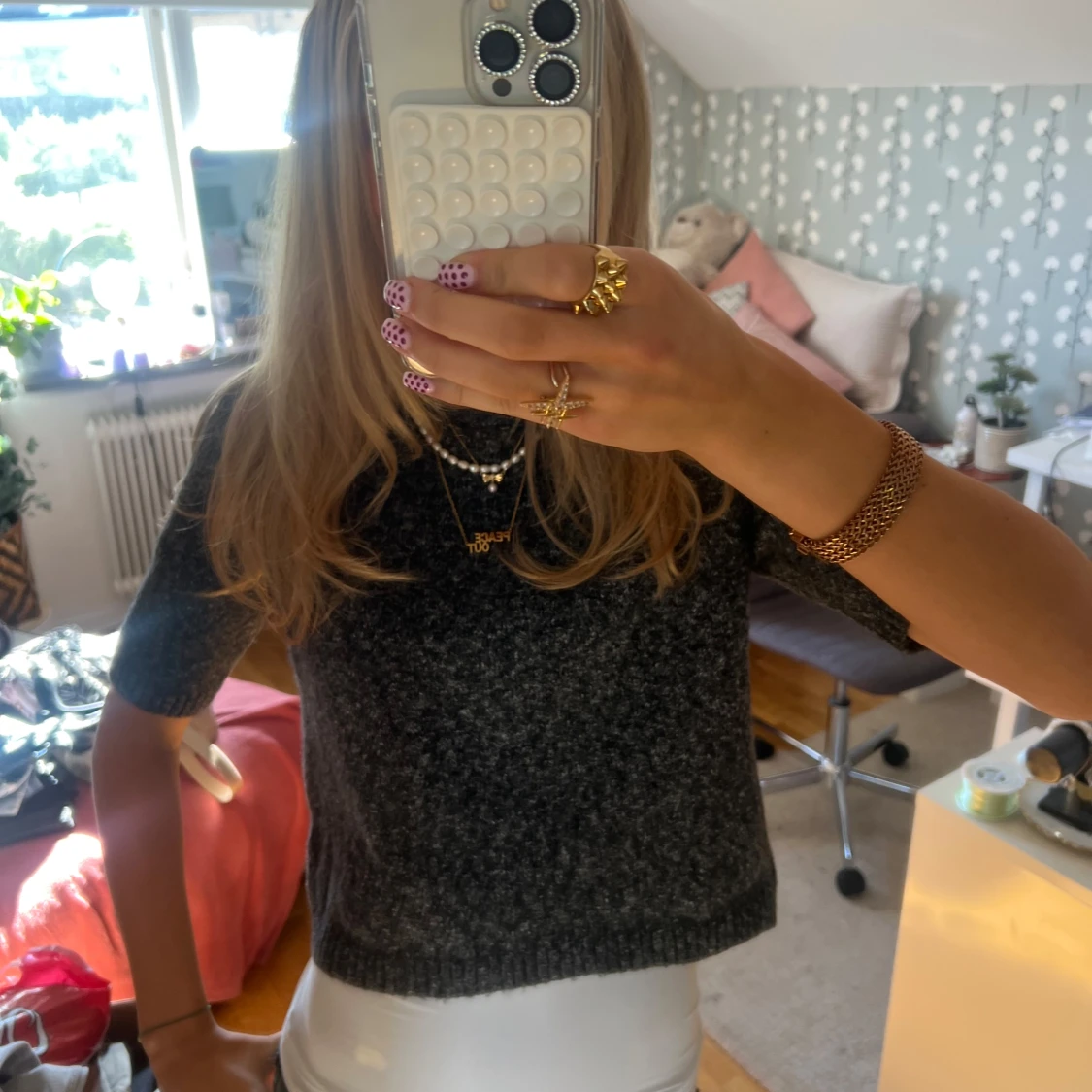 Mörkgrå stickad tröja med kort ärm - 1