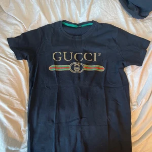 T-shirt med tryck - Pris går alltid att diskuteras, snabbast/bäst bud får varan. Djur fanns i hemmet! Finns på fler hemsidor!