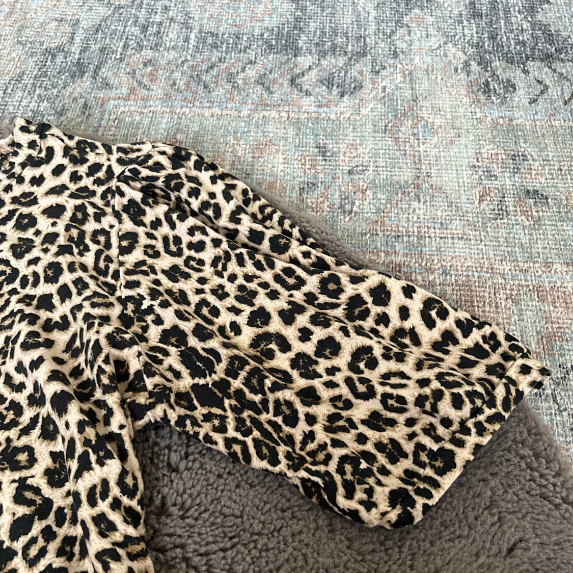 Leopardmönstrad topp i beige och svart XS - 1