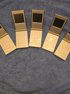 5st. Silverfärgade vikbara miniräknare - 5st oandvända vikbara miniräknare.  Behöver nya batterier