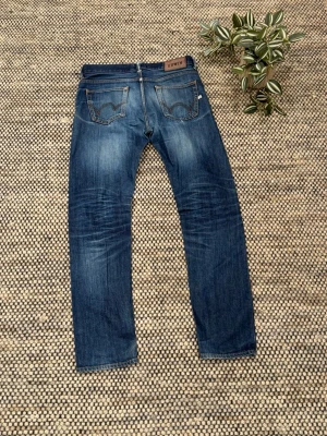 Edwin Jeans 31/32 - Extremt snygga fades som tar år att forma därav ett högre pris🙌  •Skick: 9/10  •storlek📏: 31/32  •Nypris/Butikspris:💰1500   Köp gärna i bundles för att underlätta i frakt och på detta vis blir jag mer flexibel i pris! Våga buda! 🚚🤝