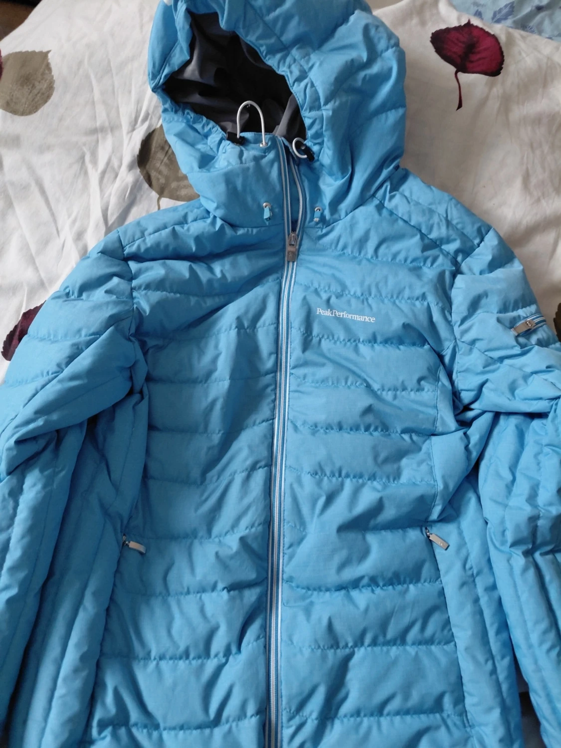 Blå dunjacka från Peak Performance